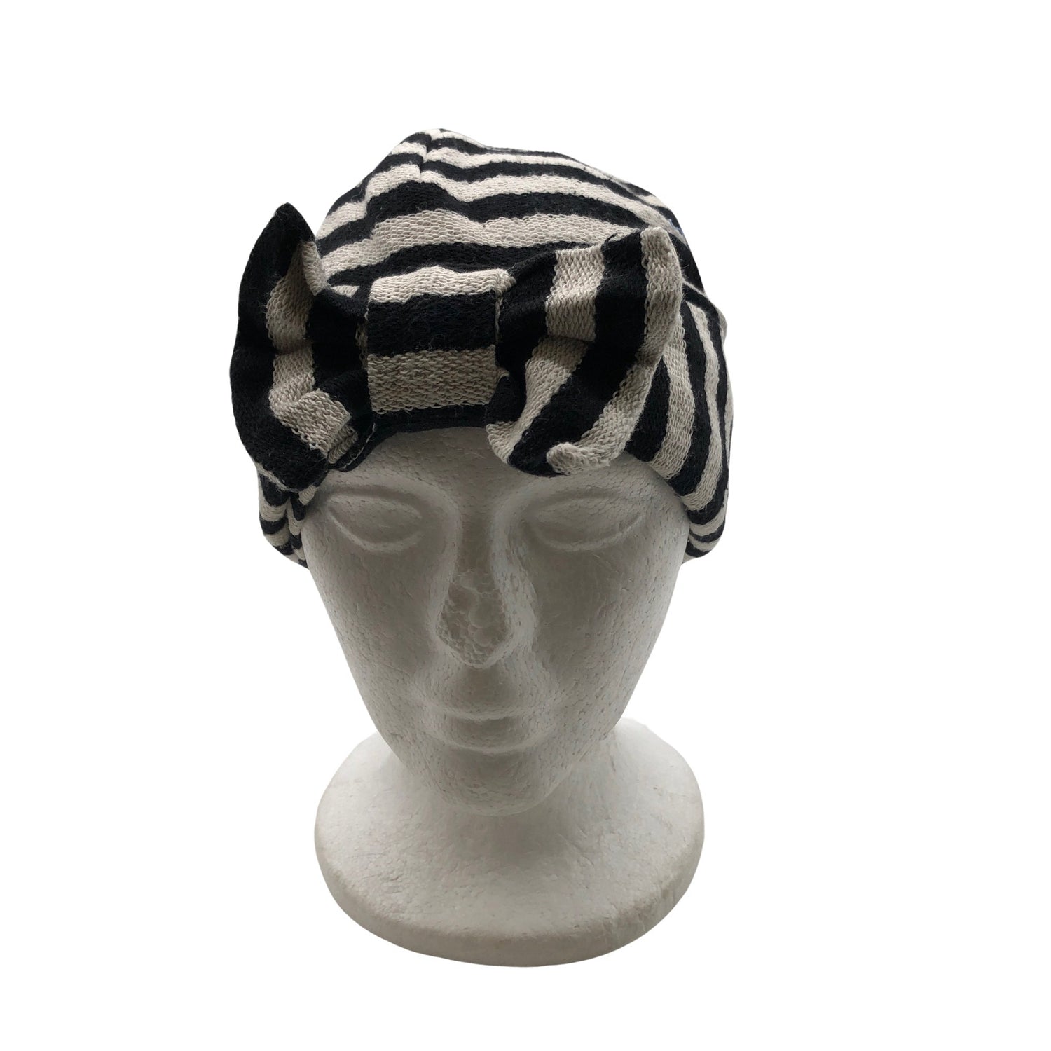  Hattu  Hattu, koko 52 - 54 cm  MUKA VA 