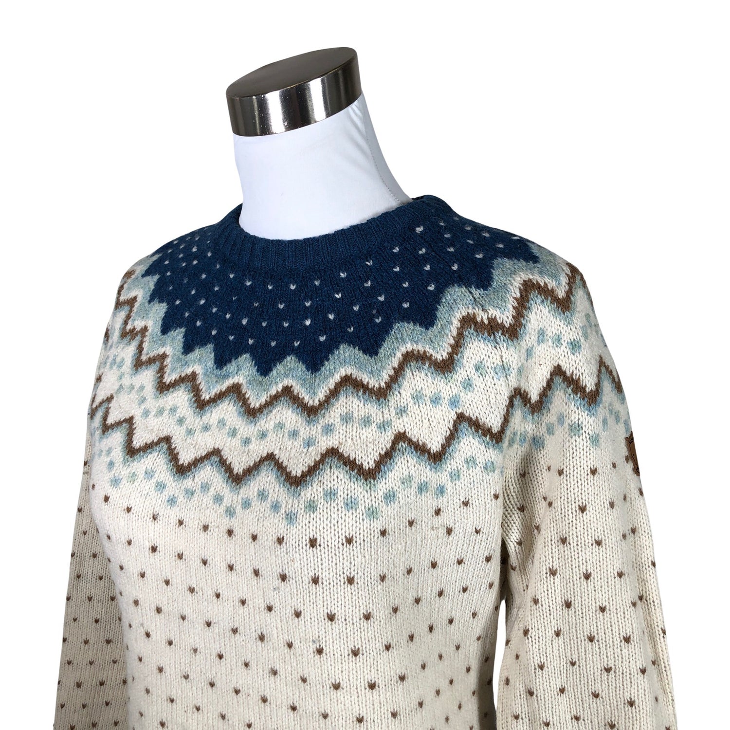  Neulepaita  Neulepaita, koko 34  Fjällräven 