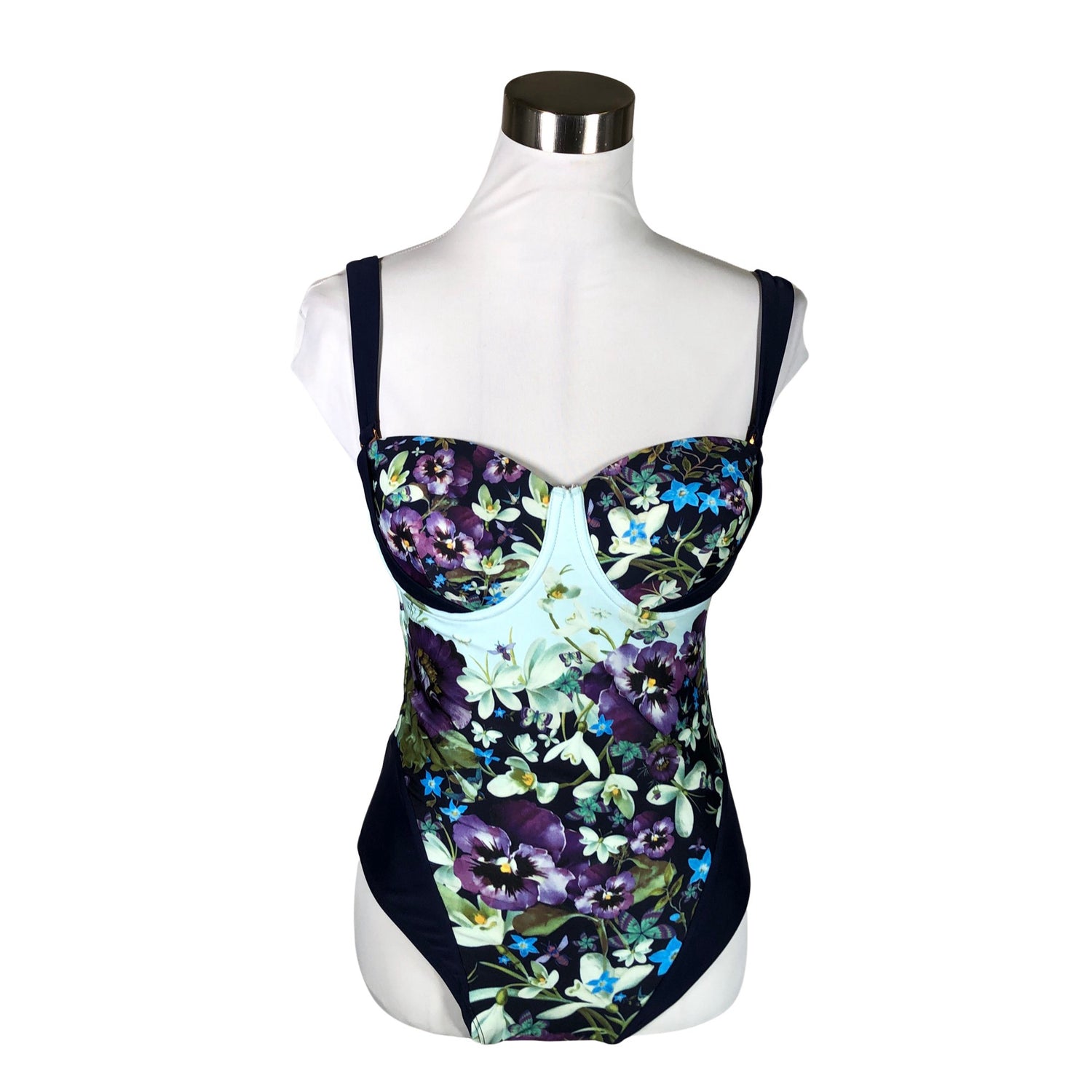  Uima-asu  Uimapuku, koko 36  Ted Baker 