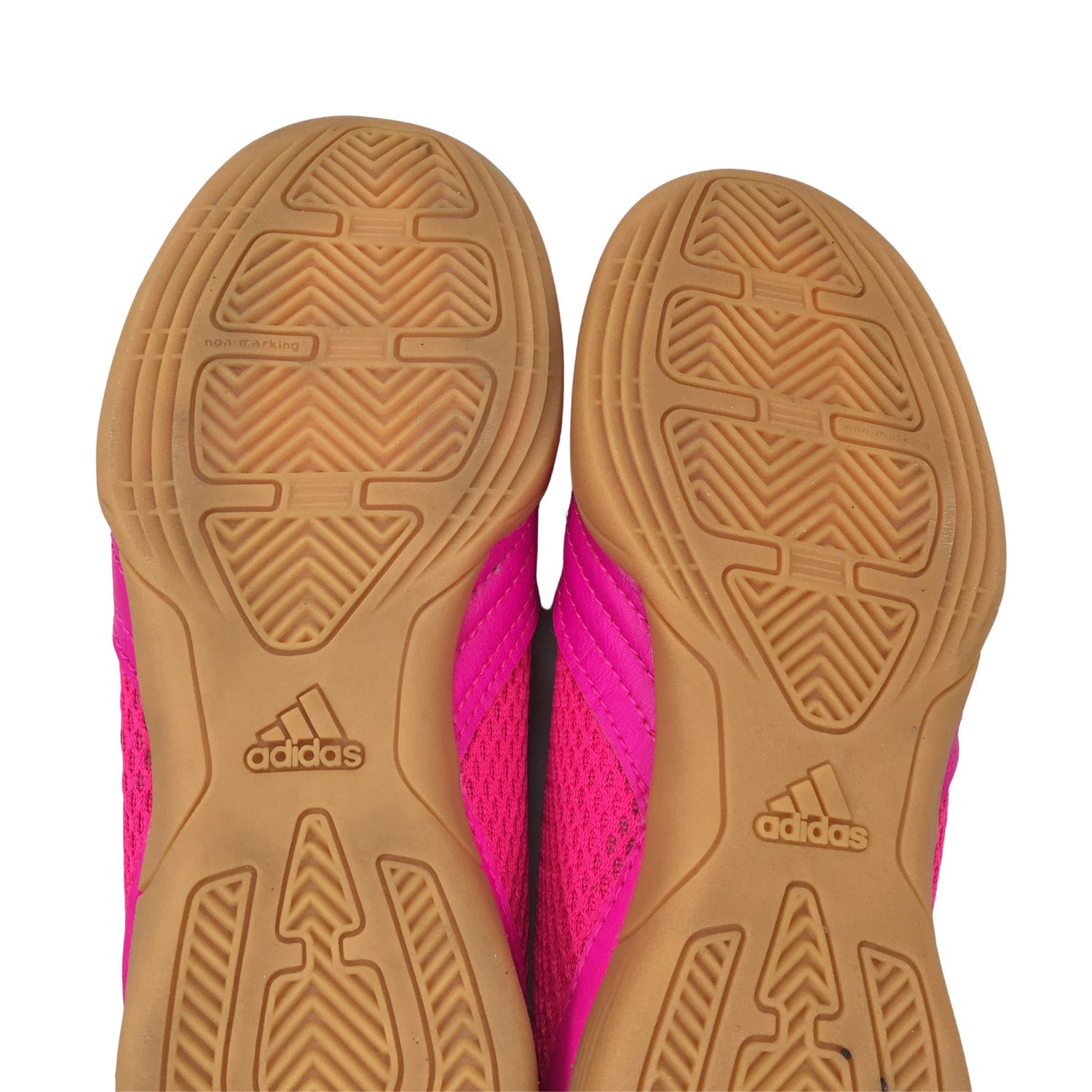  Sisäliikuntakengät  Sisäliikuntakengät, koko 32  Adidas 