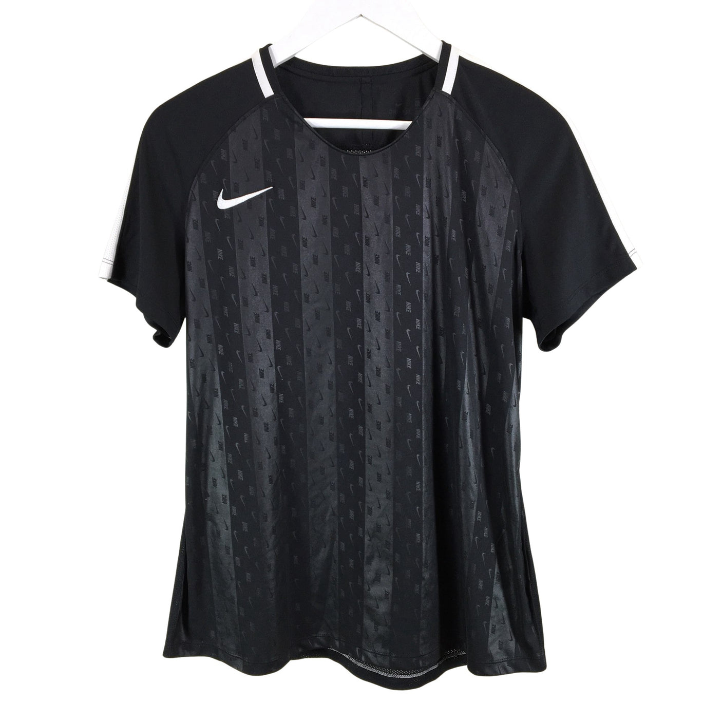 Unisex Nike - Urheilupaita, lyhyet hihat, koko 42 -  (1)