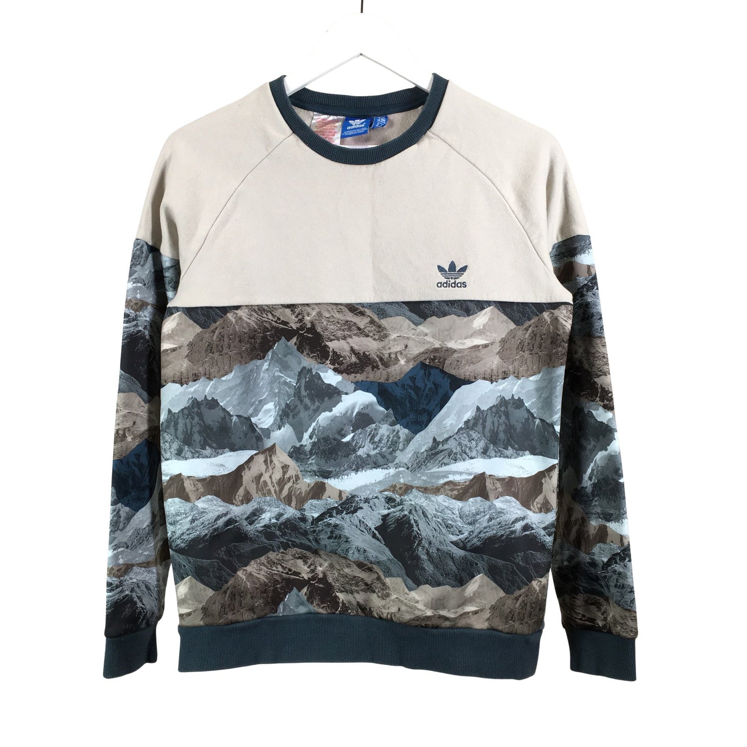  Paita  Collegepaita, koko 164 - 170  Adidas 